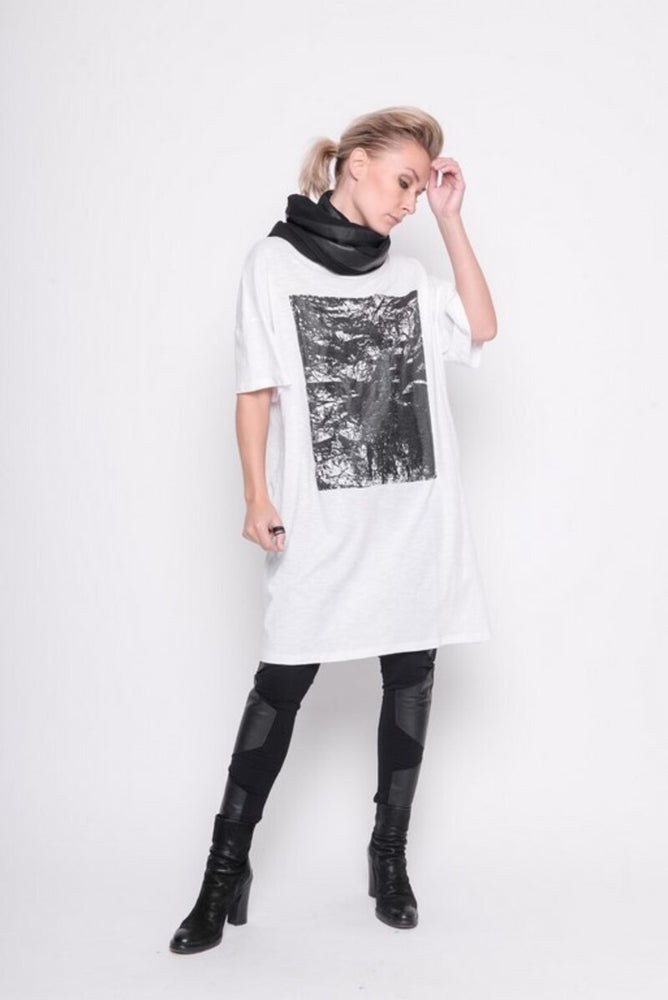 
                  
                    211.16.01 Big Shirt 100% cotton papertouch black on white
                  
                