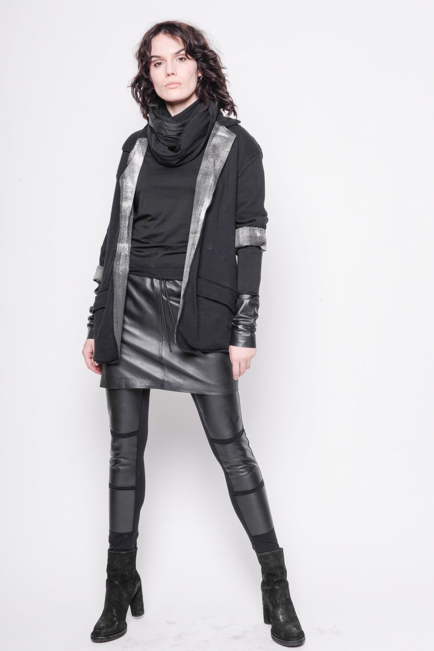 
                  
                    221.03.11 baquette 100% co 100 BLACK
                  
                