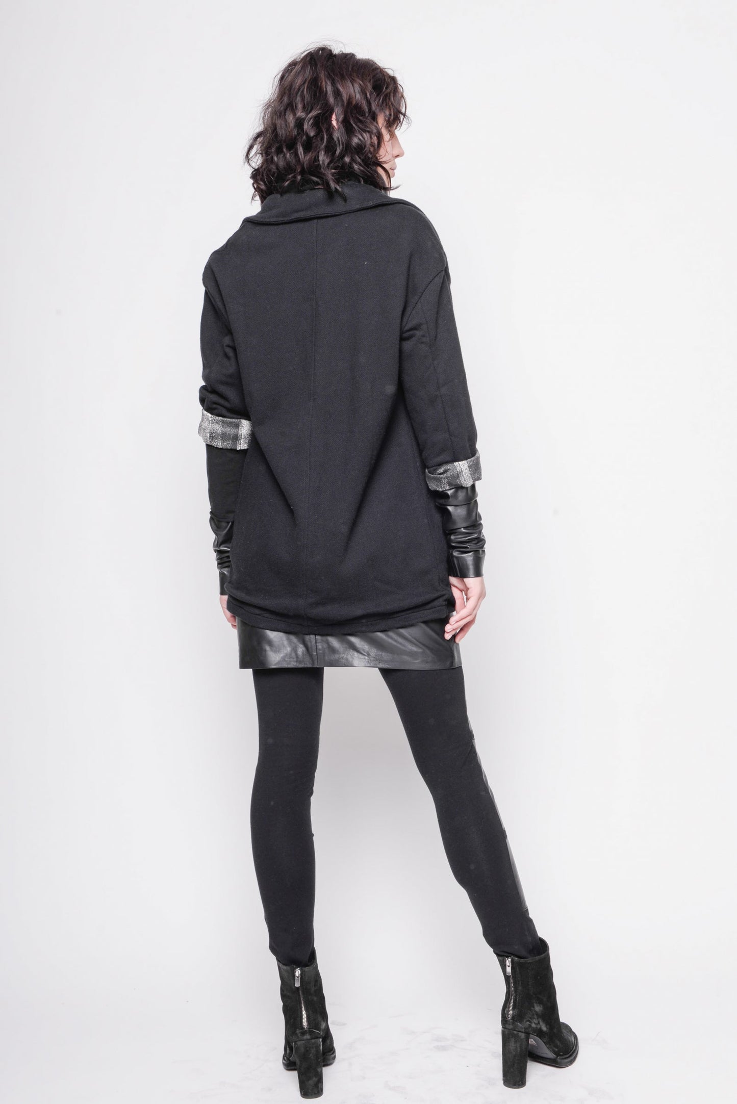
                  
                    221.03.11 baquette 100% co 100 BLACK
                  
                