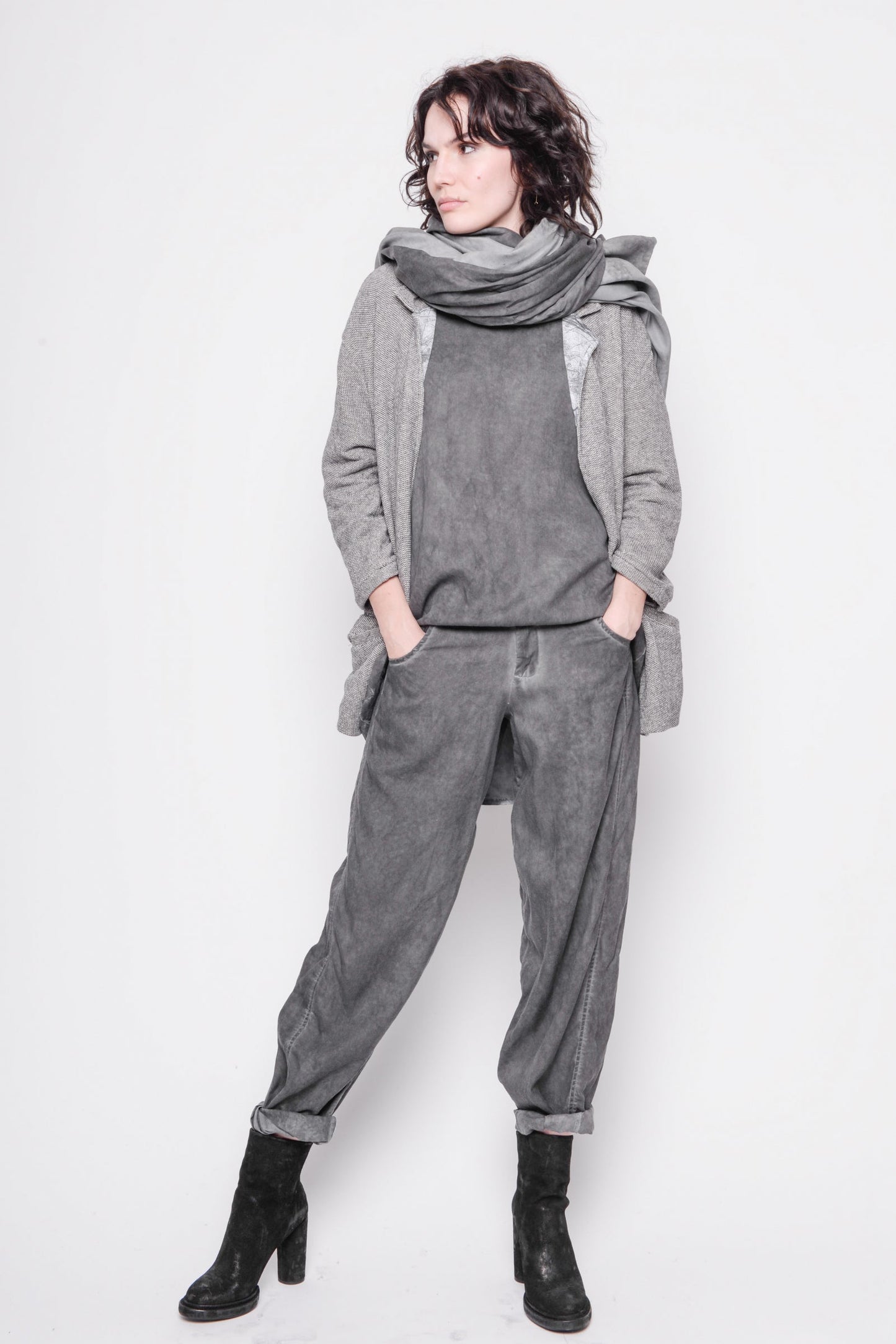 
                  
                    221.03.11 baquette 100% co 103 Black with Grey
                  
                