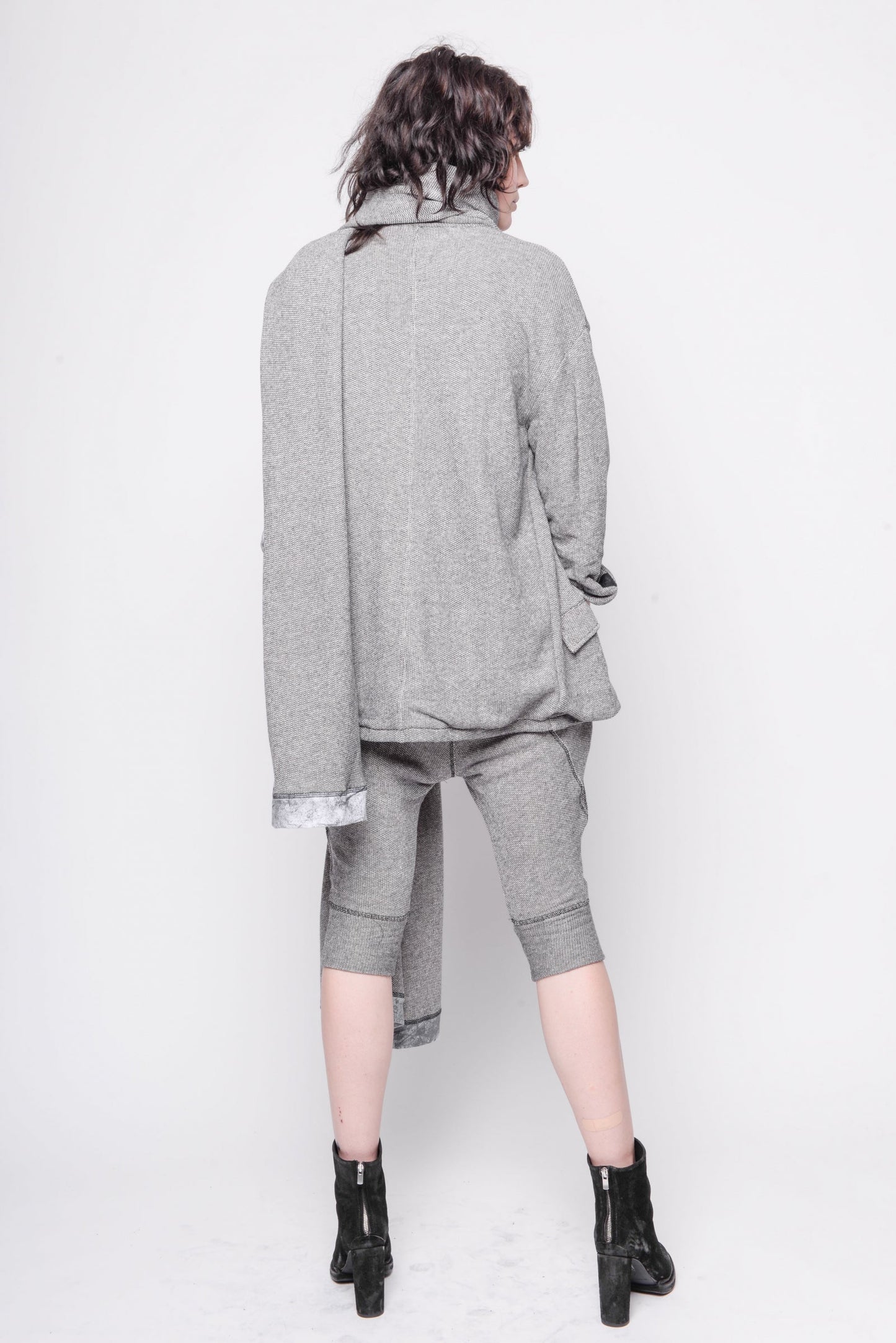 
                  
                    221.03.11 baquette 100% co 103 Black with Grey
                  
                