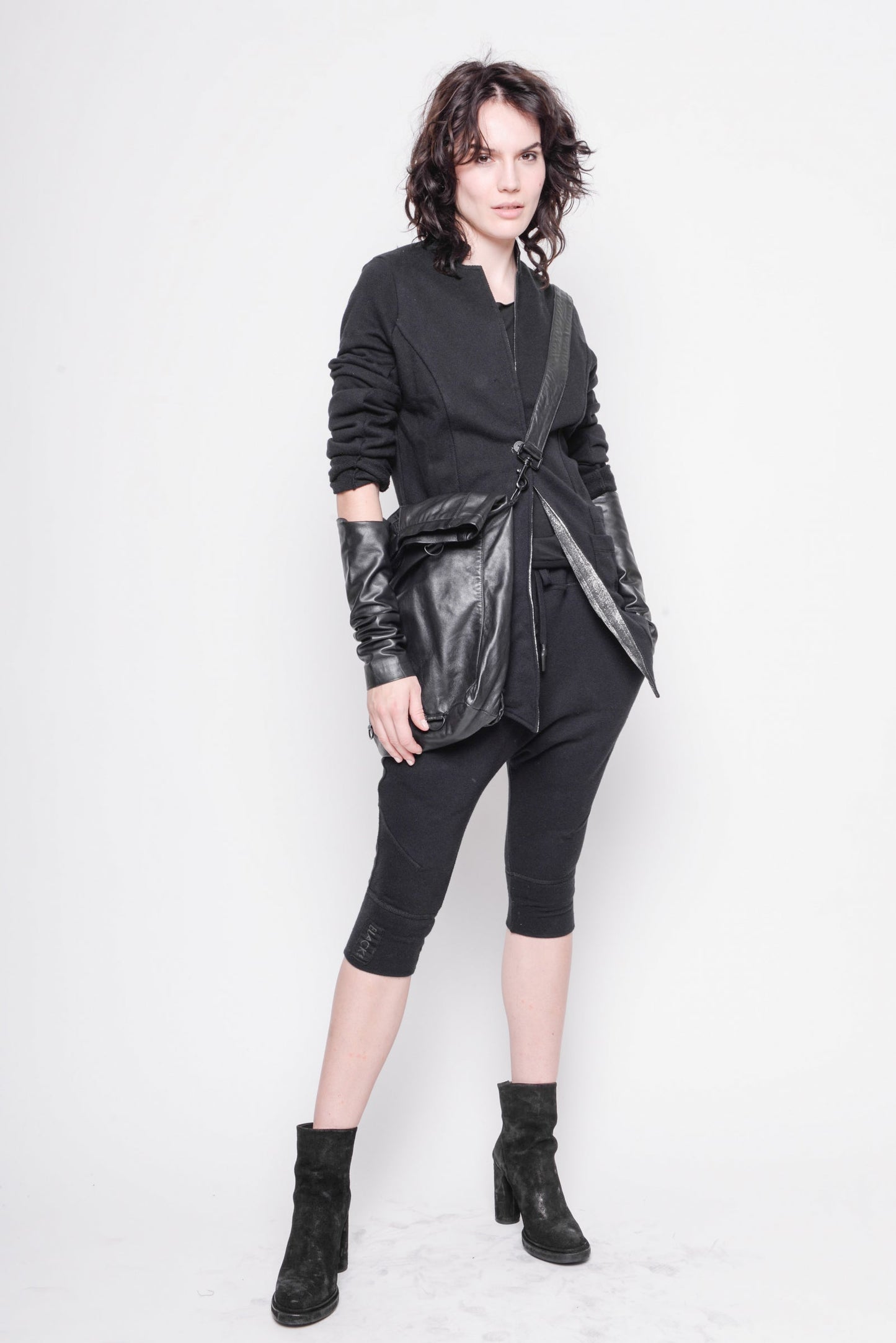 
                  
                    221.03.04 baquette 100% co 100 BLACK
                  
                