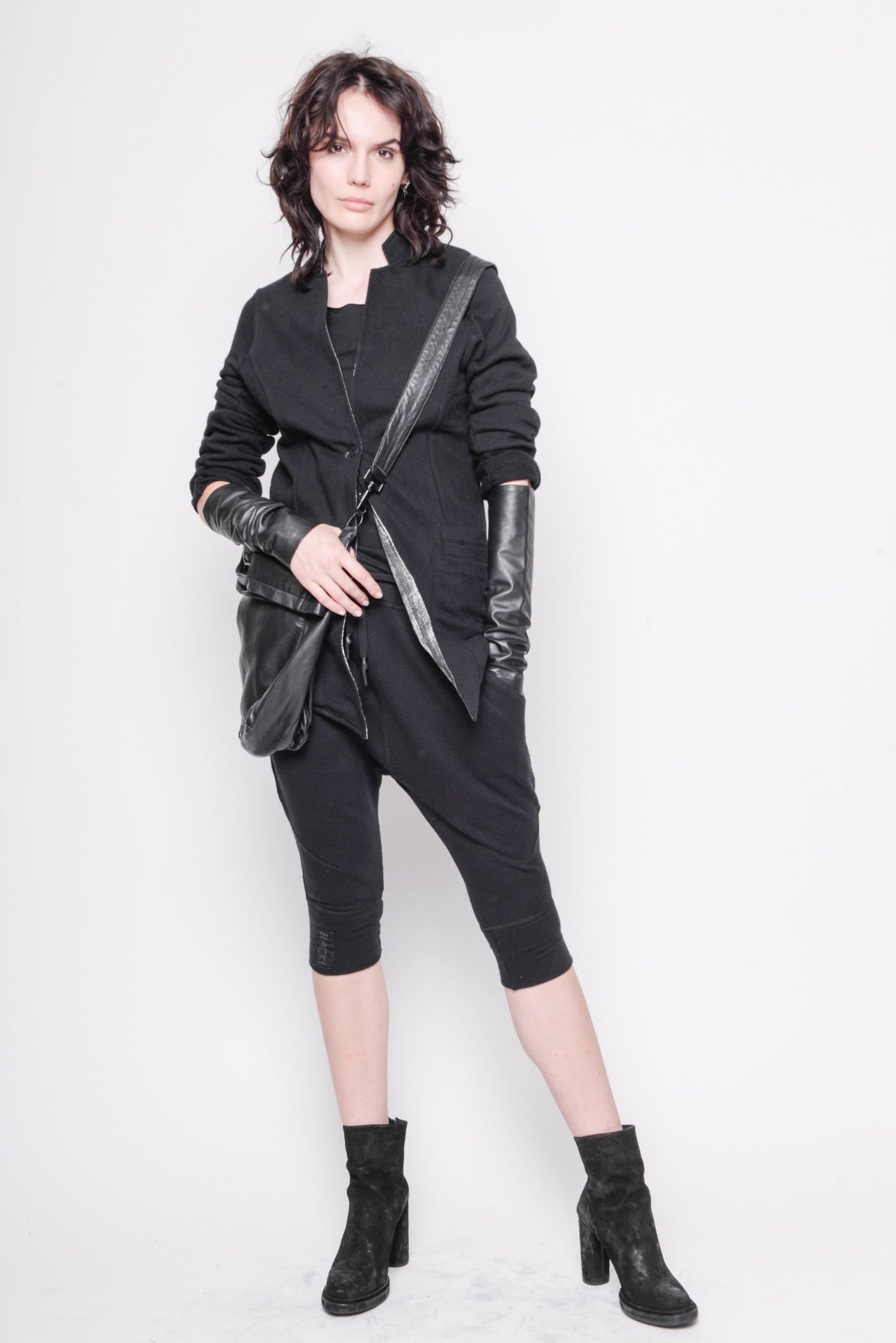 
                  
                    221.03.04 baquette 100% co 100 BLACK
                  
                