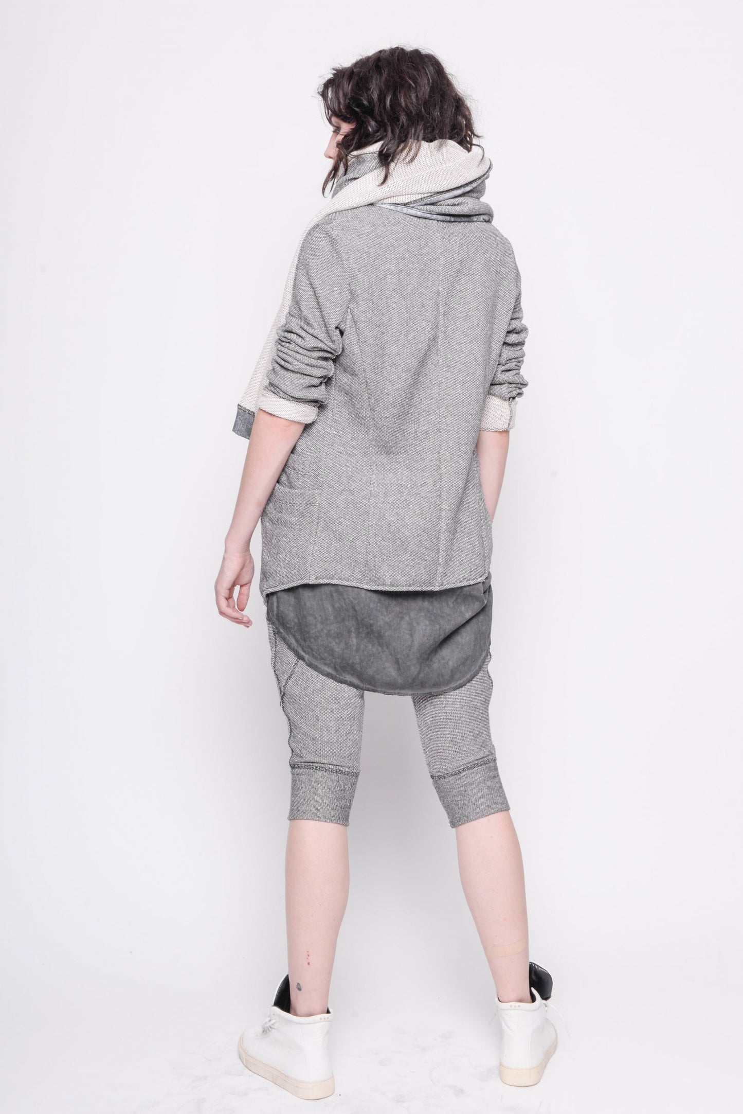 
                  
                    221.03.04 baquette 100% co 103 Black with Grey
                  
                