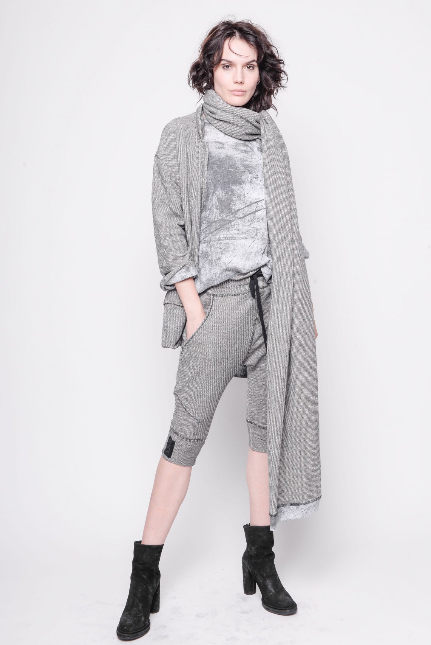 
                  
                    221.03.03 baquette 100% co 103 Black with Grey
                  
                