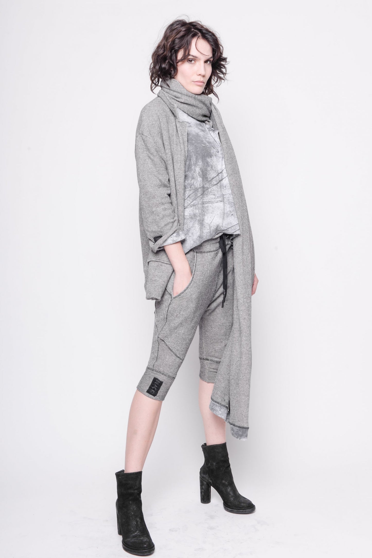 
                  
                    221.03.03 baquette 100% co 103 Black with Grey
                  
                