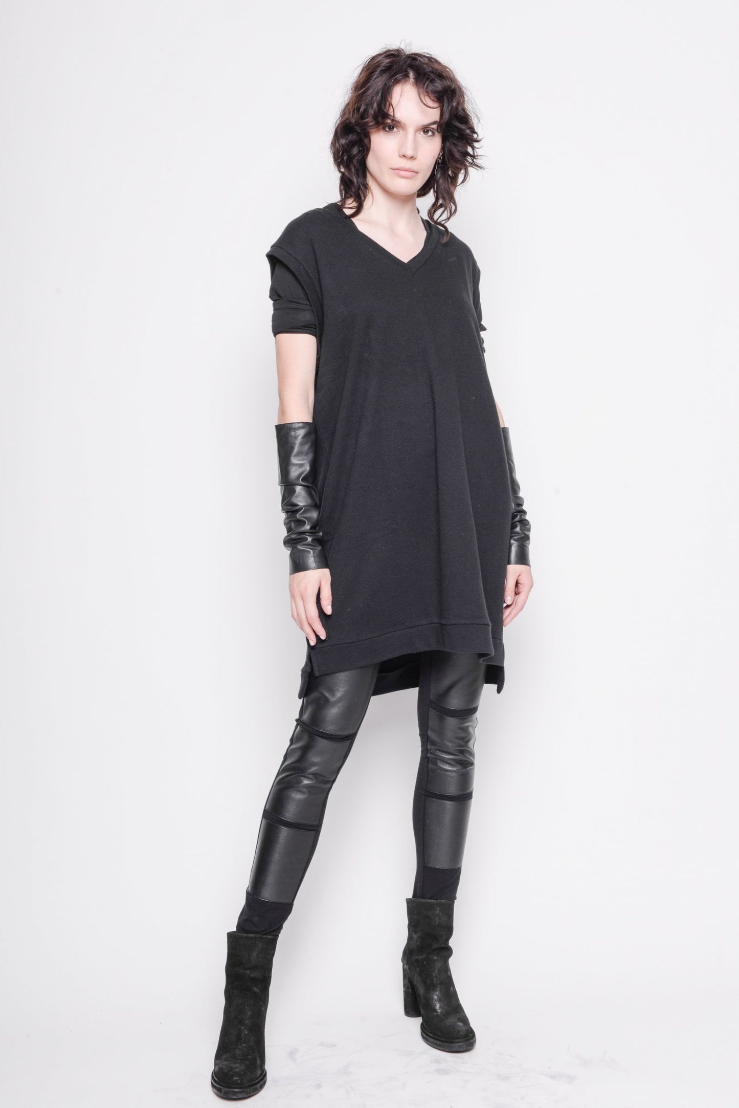 
                  
                    221.03.10 baquette 100% co 100 BLACK
                  
                