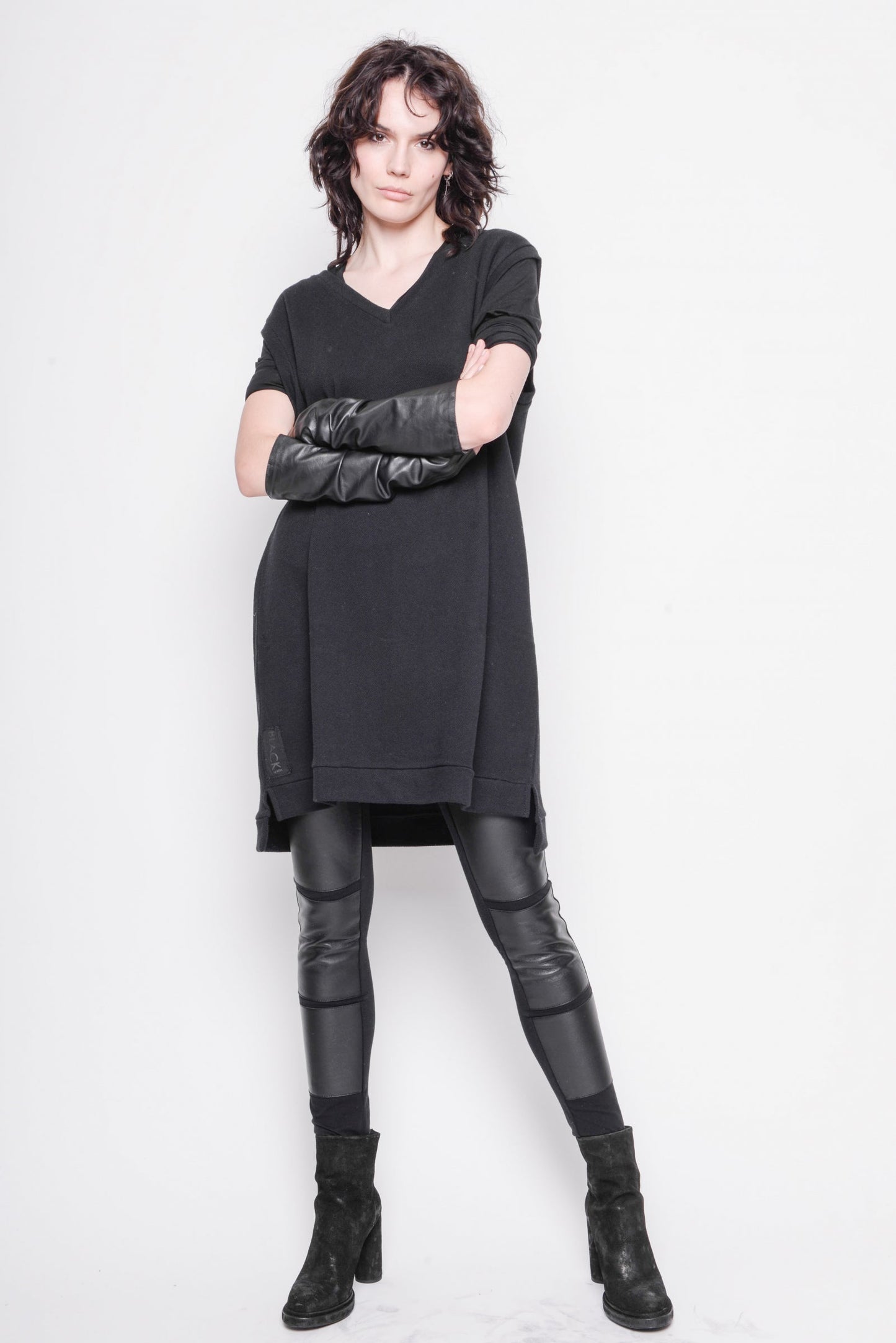 
                  
                    221.03.10 baquette 100% co 100 BLACK
                  
                