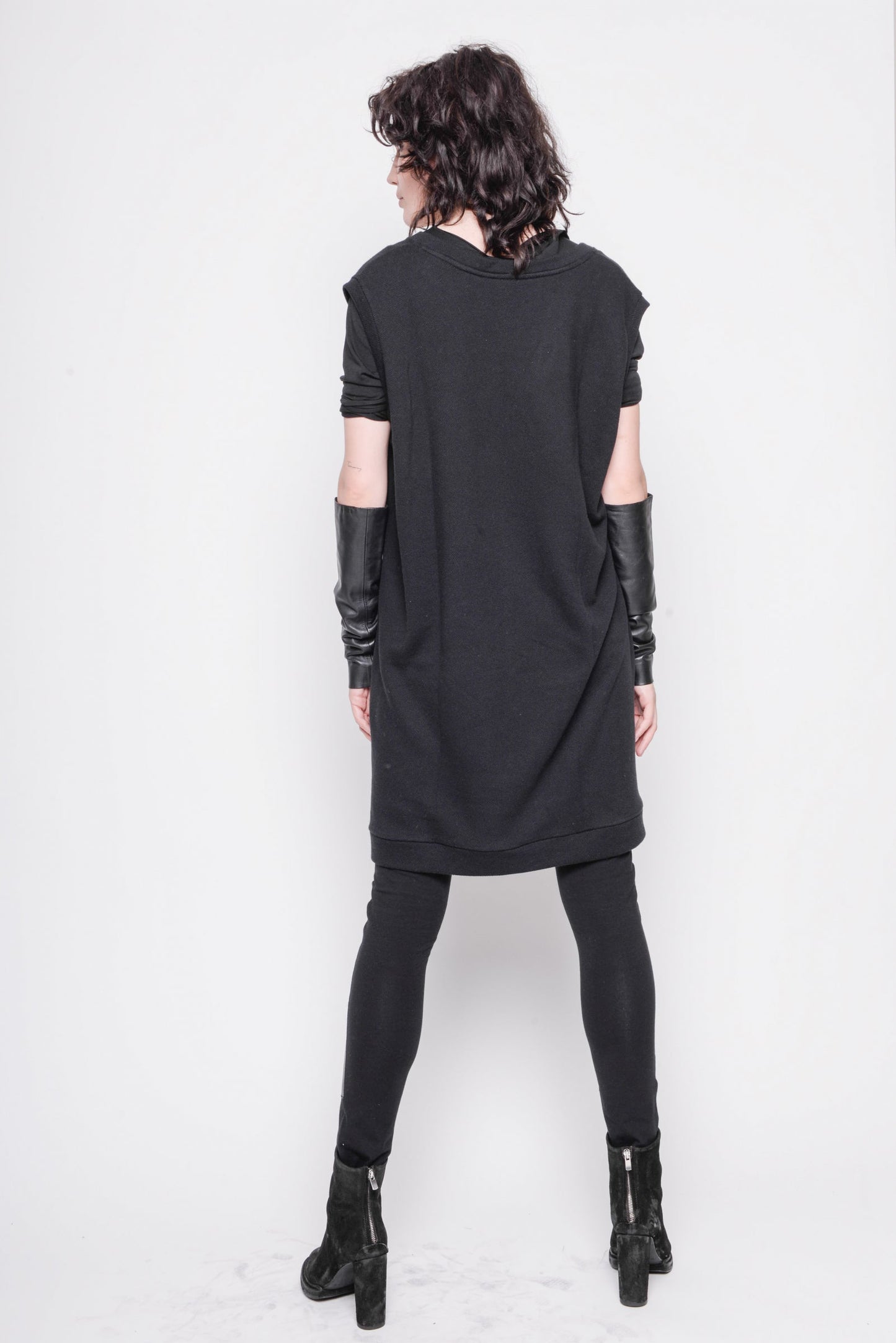 
                  
                    221.03.10 baquette 100% co 100 BLACK
                  
                