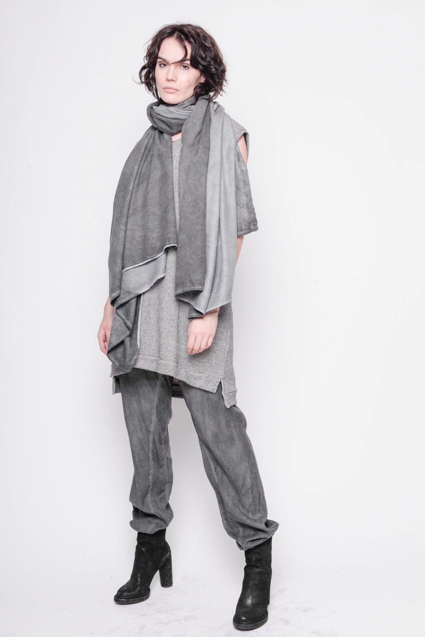 
                  
                    221.03.10 baquette 100% co 103 Black with Grey
                  
                