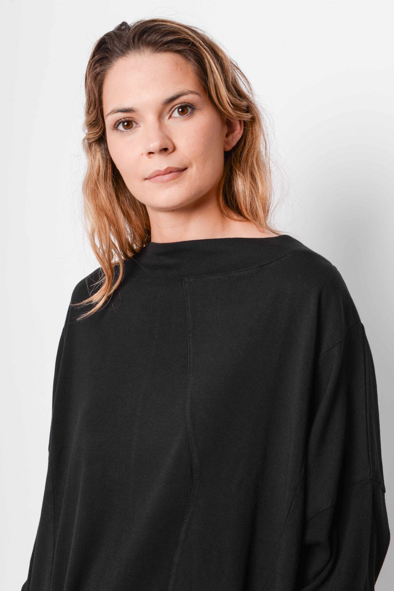 
                  
                    232.01.02 SWEATER 47%CO 47%MODAL 6%EA 100 BLACK
                  
                