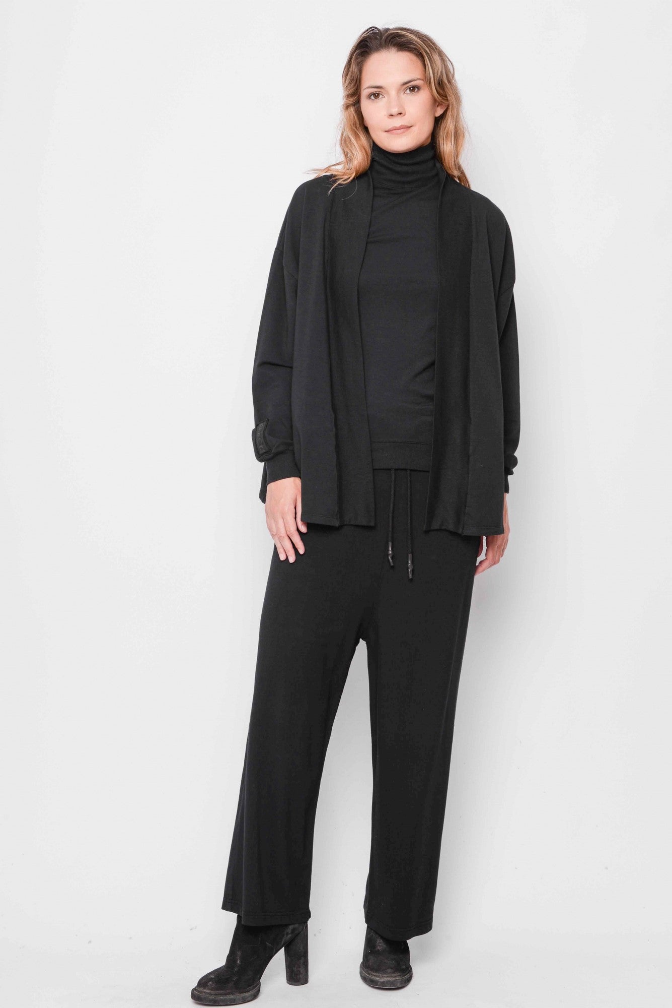 
                  
                    232.01.04 CARDI  47%CO 47%MODAL 6%EA 100 BLACK
                  
                