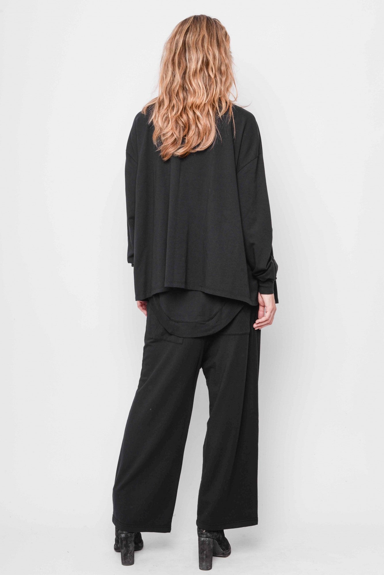 
                  
                    232.01.04 CARDI  47%CO 47%MODAL 6%EA 100 BLACK
                  
                