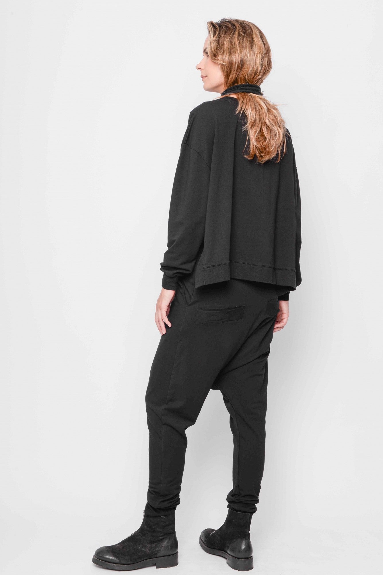 
                  
                    232.01.05 PANT 47%CO 47%MODAL 6%EA 100 BLACK
                  
                