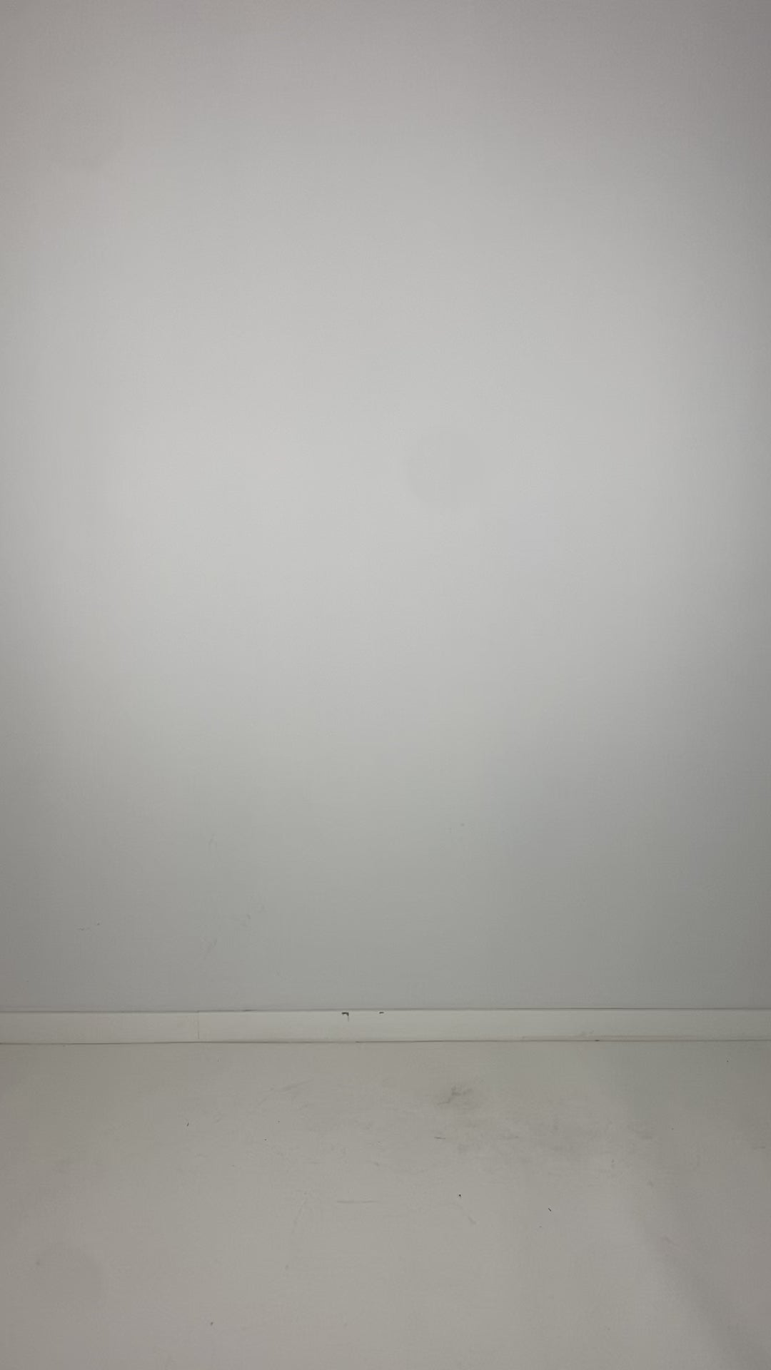 
                  
                    Load and play video in Gallery viewer, B40.252.40.02 100%LEATH/95%NY5%EA 100 BLACK
                  
                