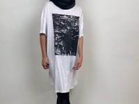 
                  
                    Load and play video in Gallery viewer, 211.16.01 Big Shirt 100% cotton papertouch black on white
                  
                