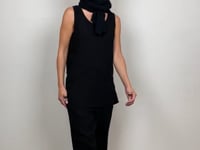 
                  
                    Load and play video in Gallery viewer, 211.14.07 long top Go Touch The Sky 100% linnen Plain black
                  
                