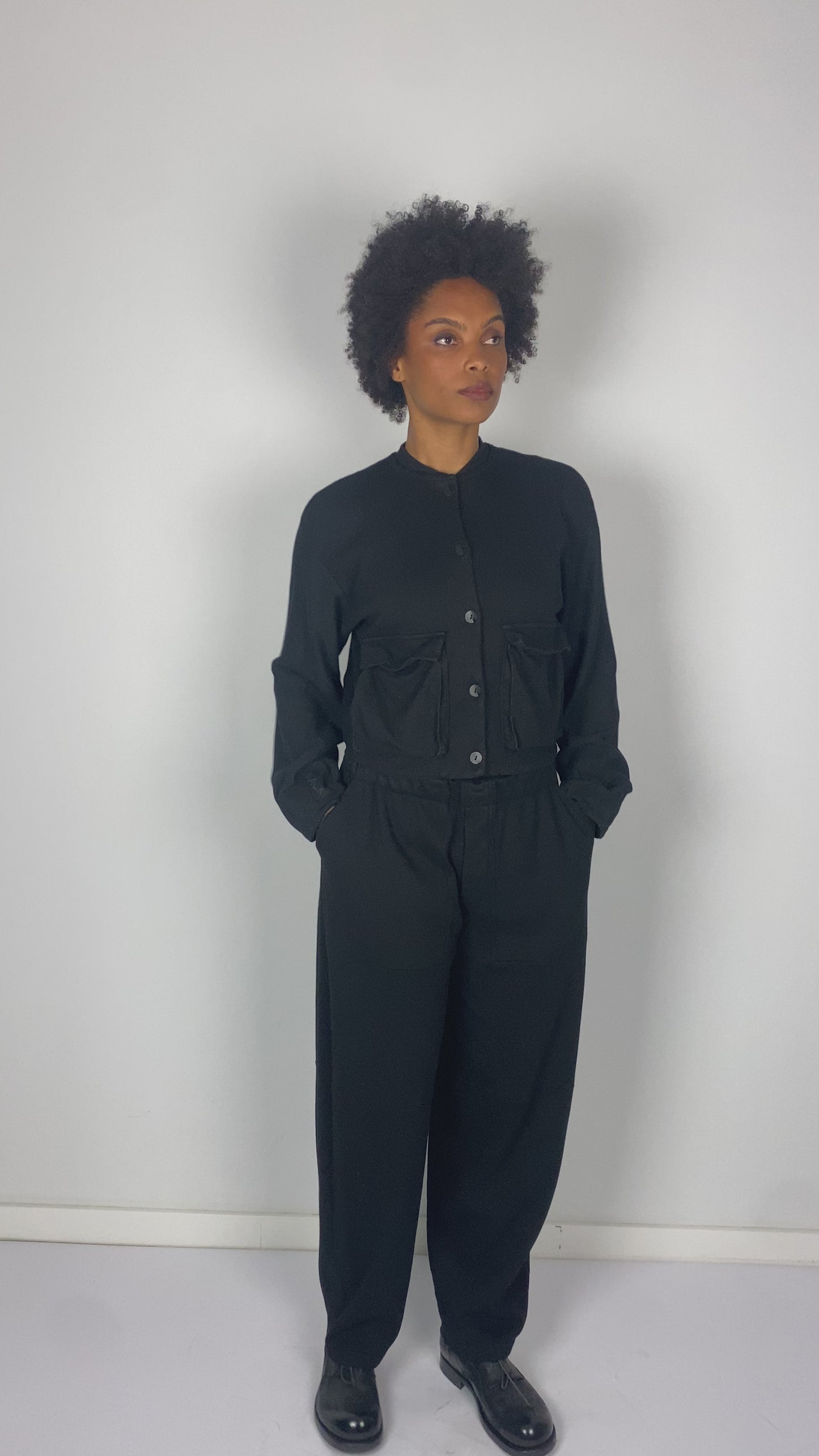 
                  
                    Load and play video in Gallery viewer, 262.01.01 JACKET RV100 BLACK
                  
                