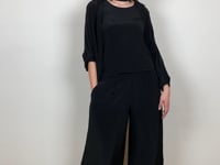 
                  
                    Load and play video in Gallery viewer, 211.21.05 Top Touch The Sky 100% Viscose Plain Black
                  
                