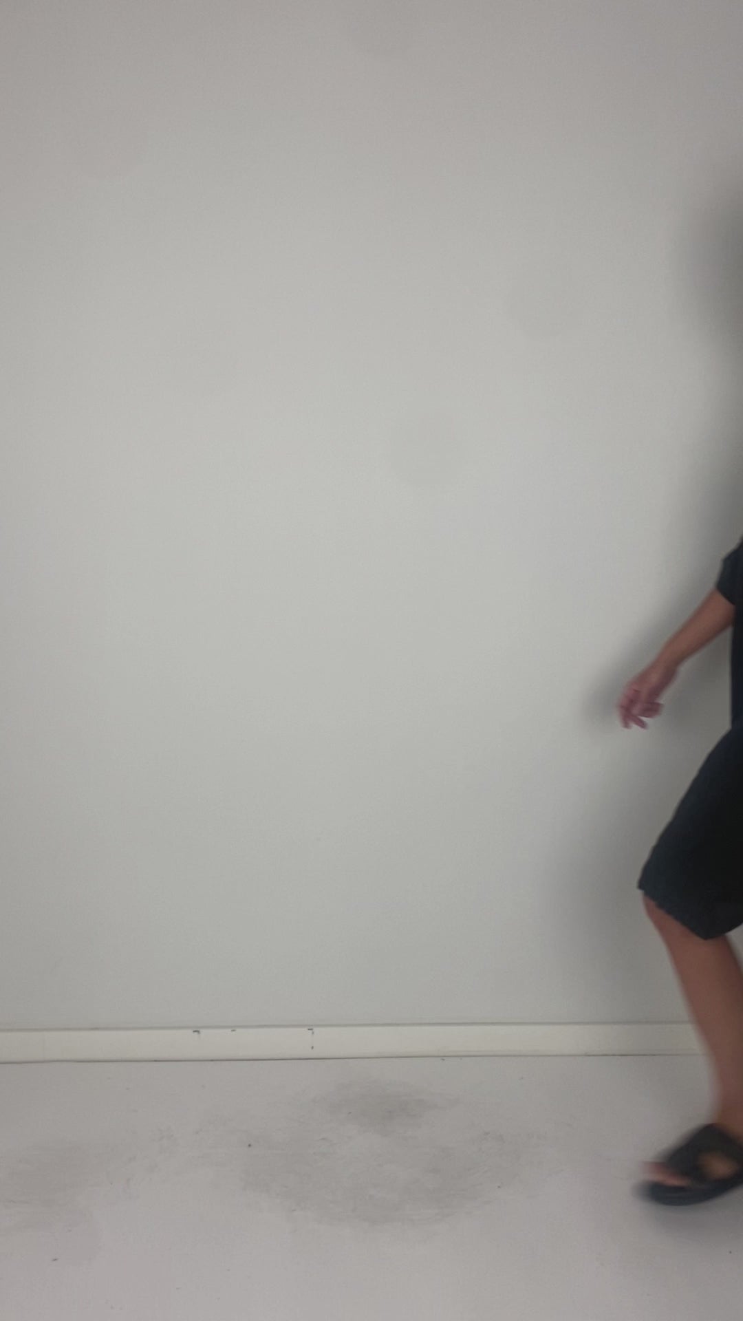 
                  
                    Load and play video in Gallery viewer, 261.04.05 100% LINEN 109 RV BLACK
                  
                