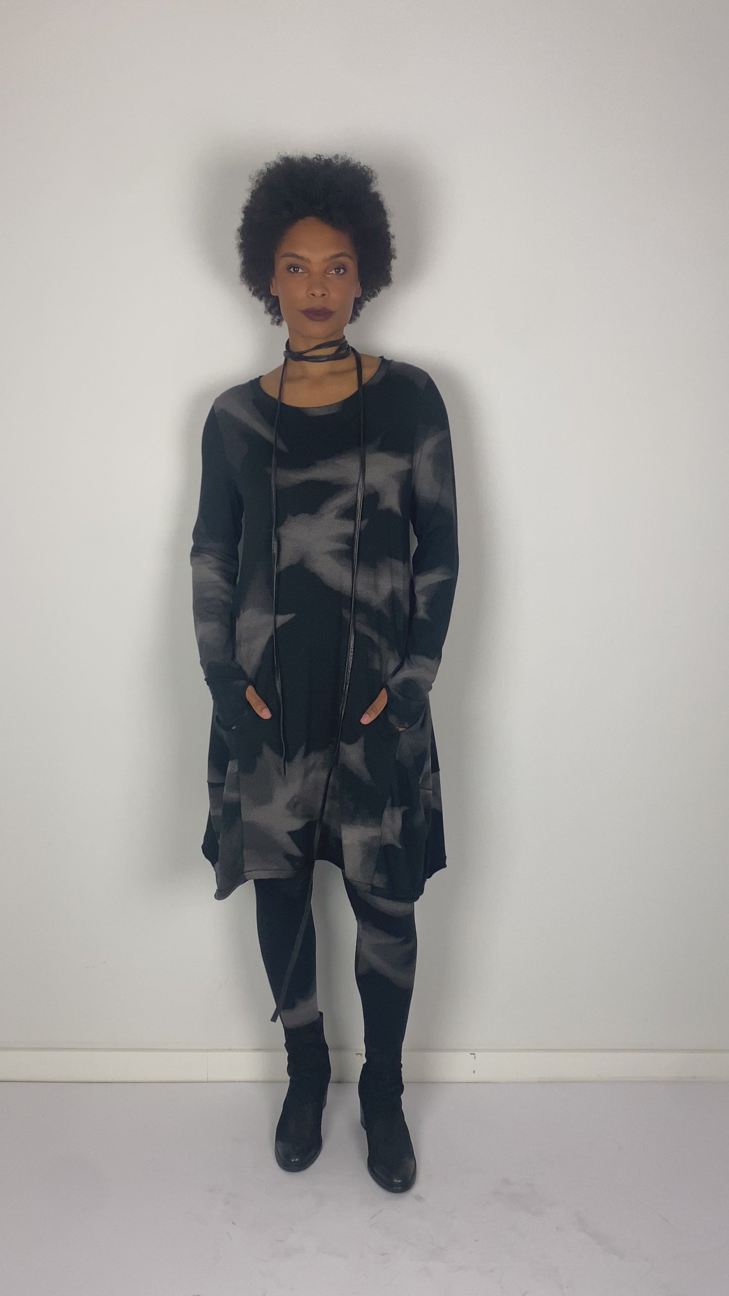 
                  
                    Load and play video in Gallery viewer, 262.06.11 DRESS 609 PRINT B&amp;amp;W
                  
                