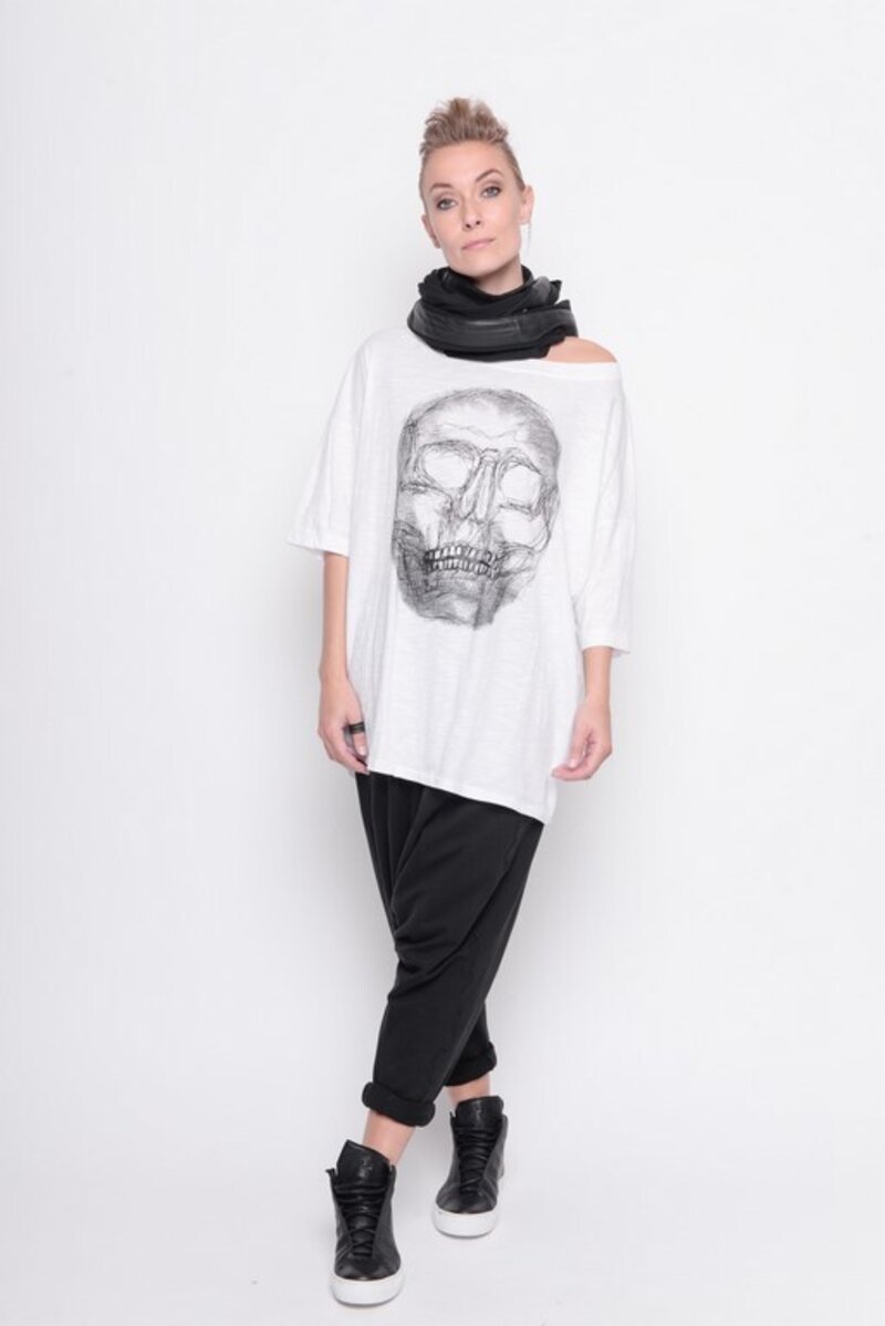 
                  
                    211.16.03 Shirt Releasing 100% cotton skully black on white
                  
                