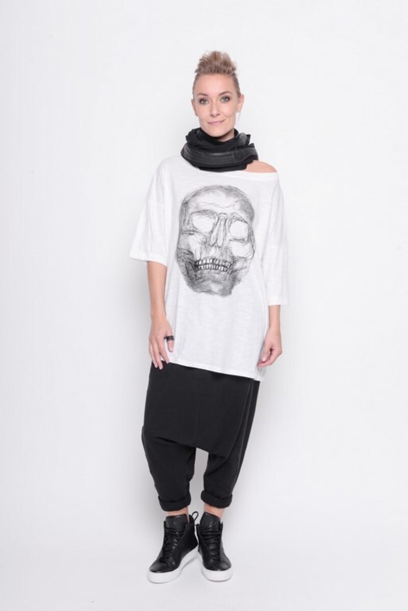 
                  
                    211.16.03 Shirt Releasing 100% cotton skully black on white
                  
                