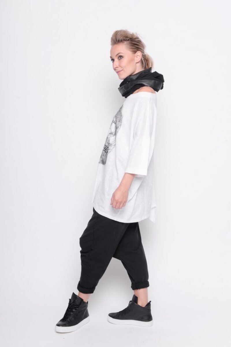 
                  
                    211.16.03 Shirt Releasing 100% cotton skully black on white
                  
                