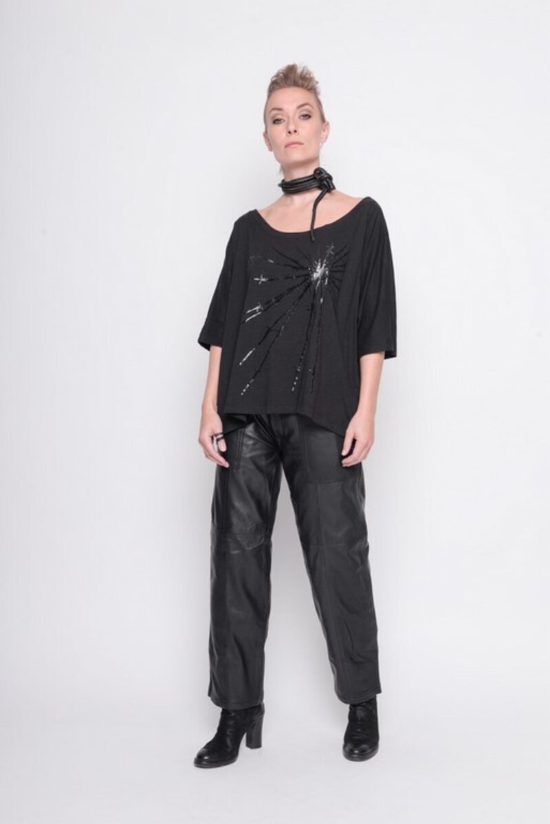 
                  
                    211.16.04 Short Top 100% cotton barbwire black on black
                  
                