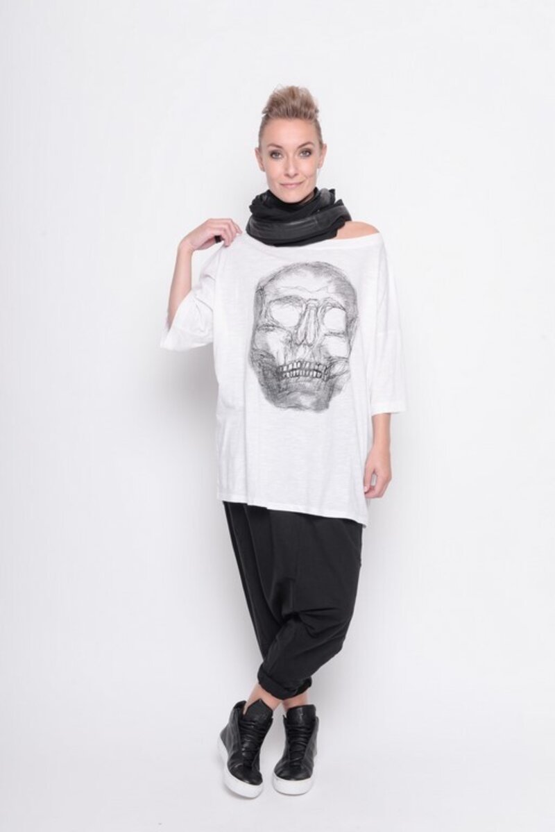 211.16.02 Top Mood 100% cotton skully black on white