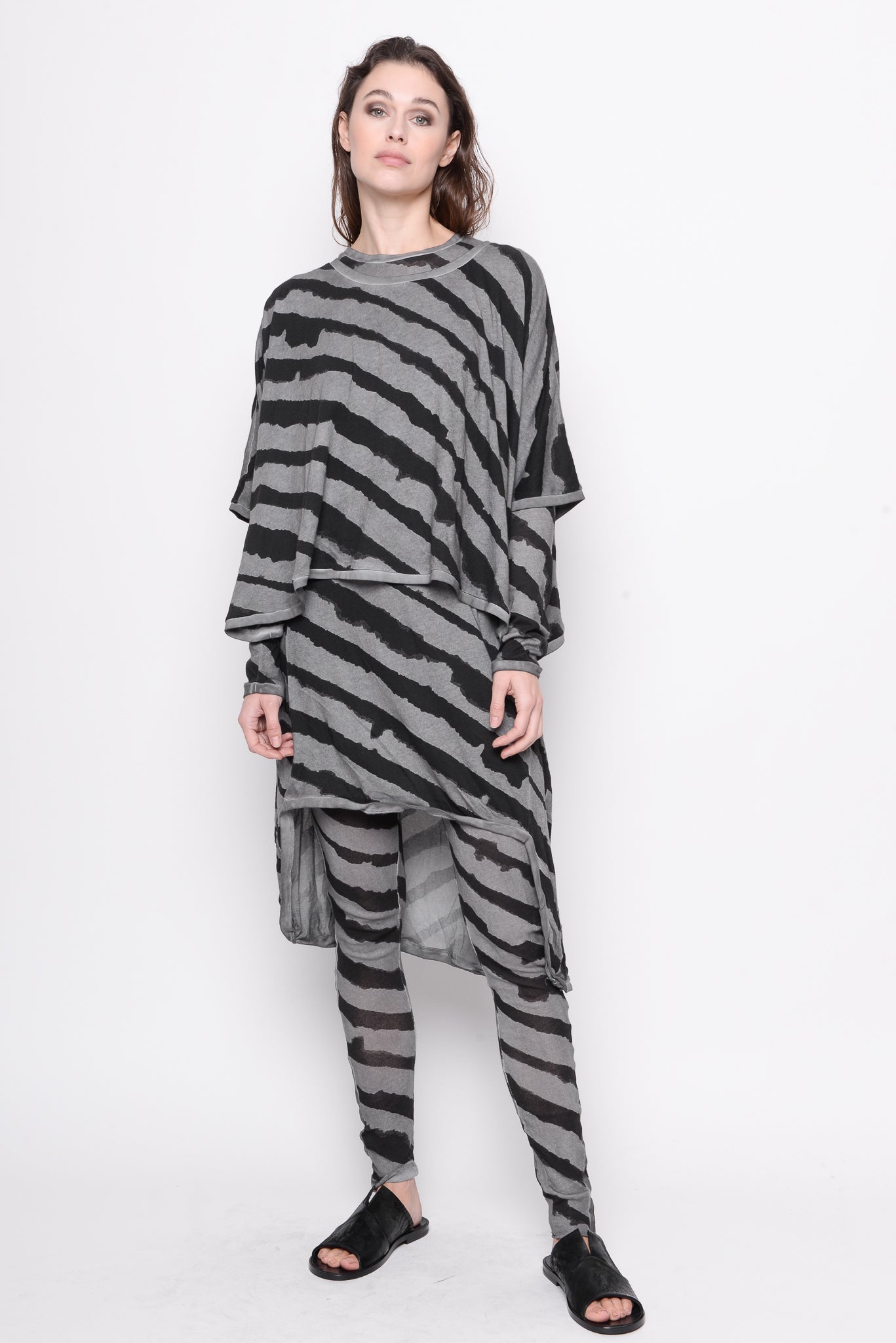 
                  
                    231.03.02 100% CO 180 STRIPE GREY
                  
                