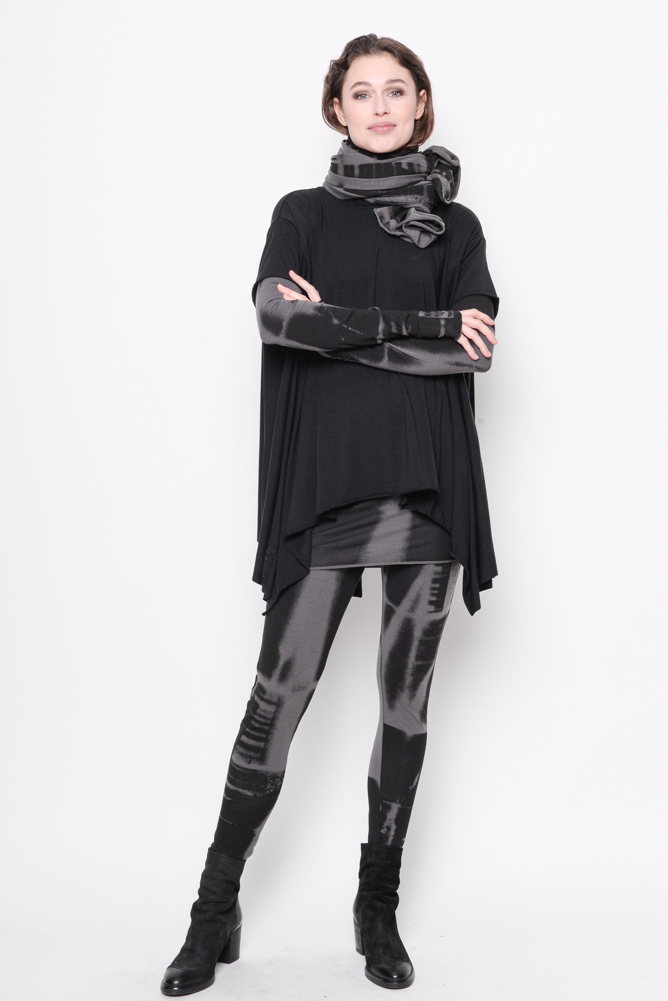 
                  
                    231.09.05 65% LY 35% CO 5% EA 100 BLACK
                  
                