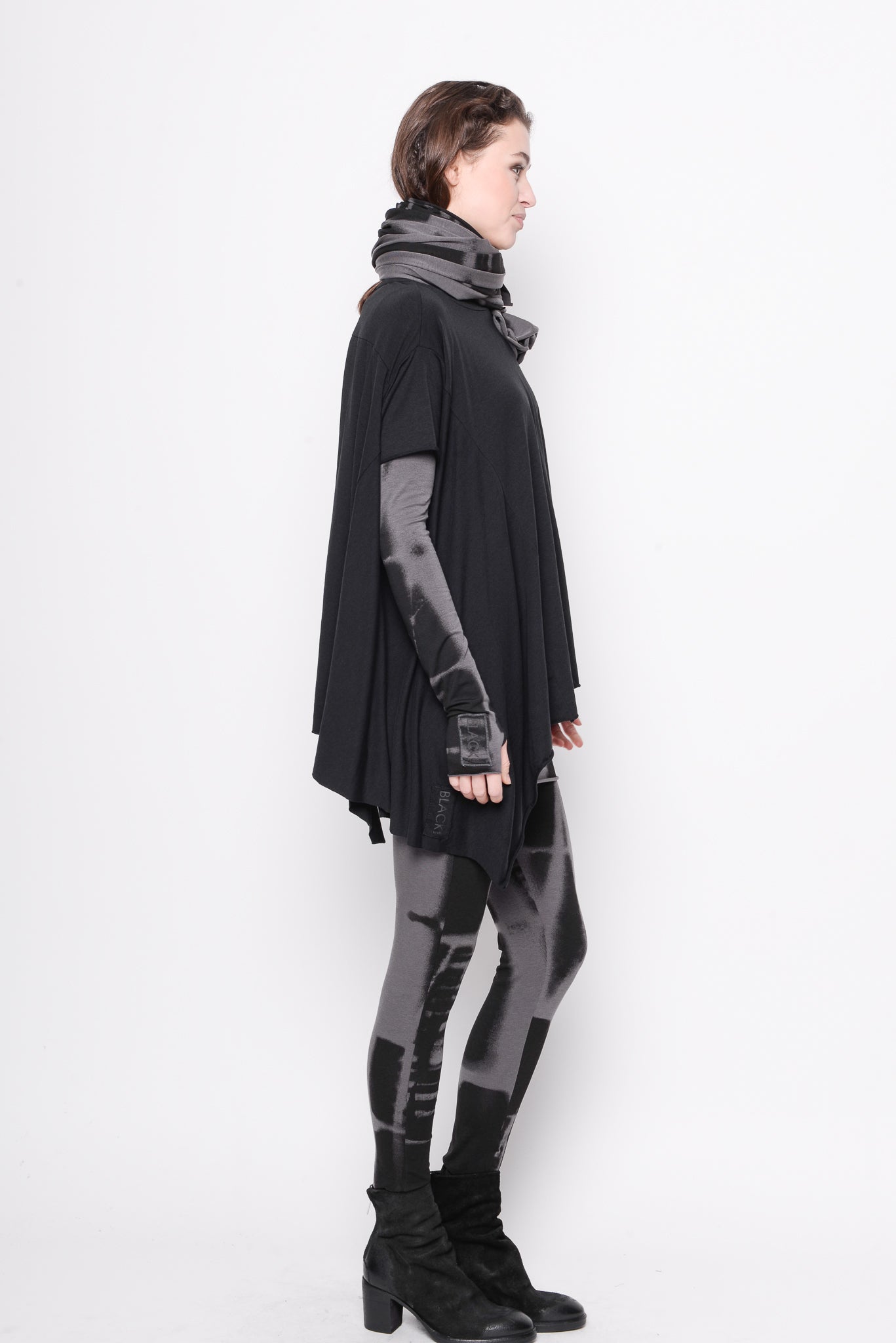 
                  
                    231.09.05 65% LY 35% CO 5% EA 100 BLACK
                  
                