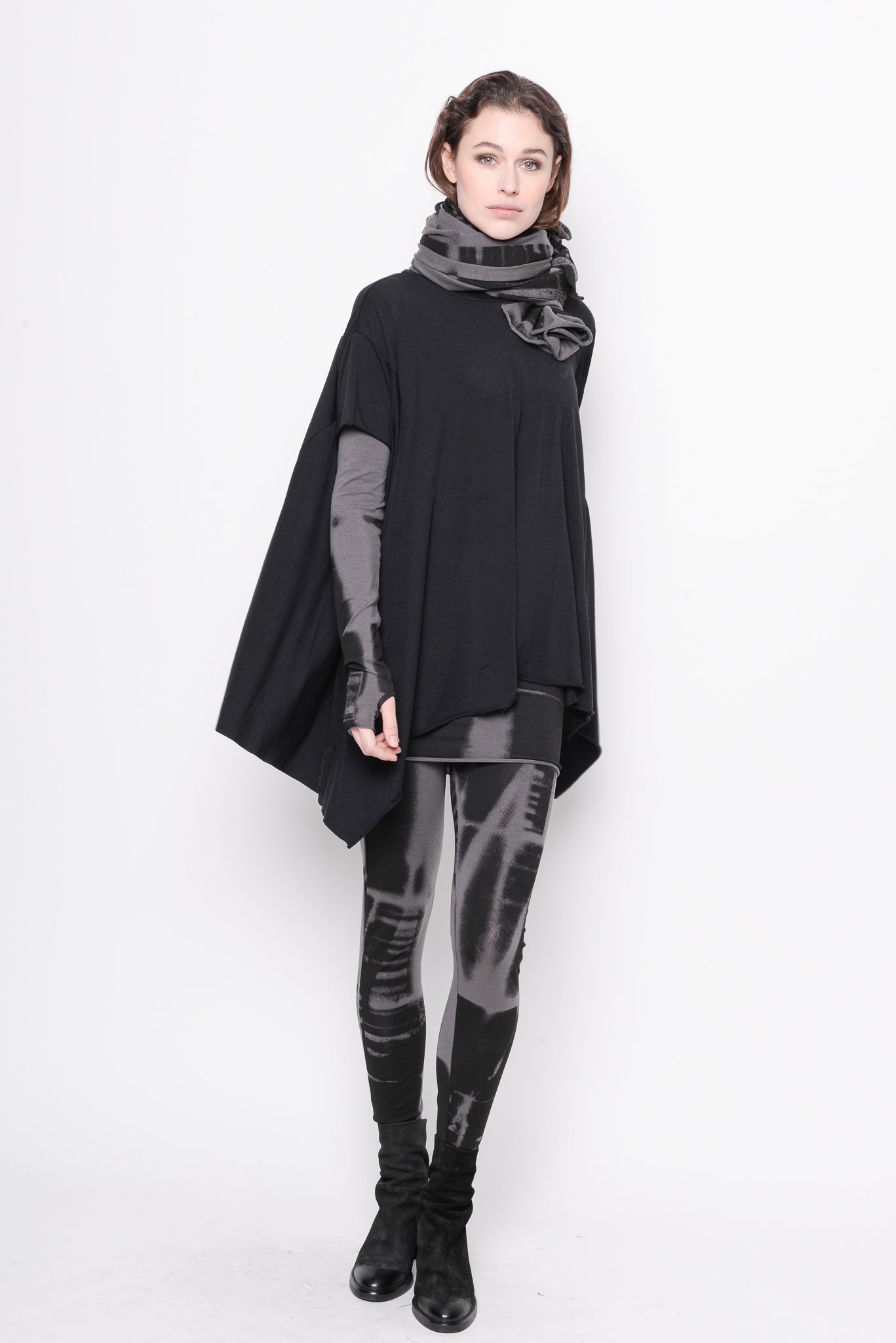 
                  
                    231.09.05 65% LY 35% CO 5% EA 100 BLACK
                  
                